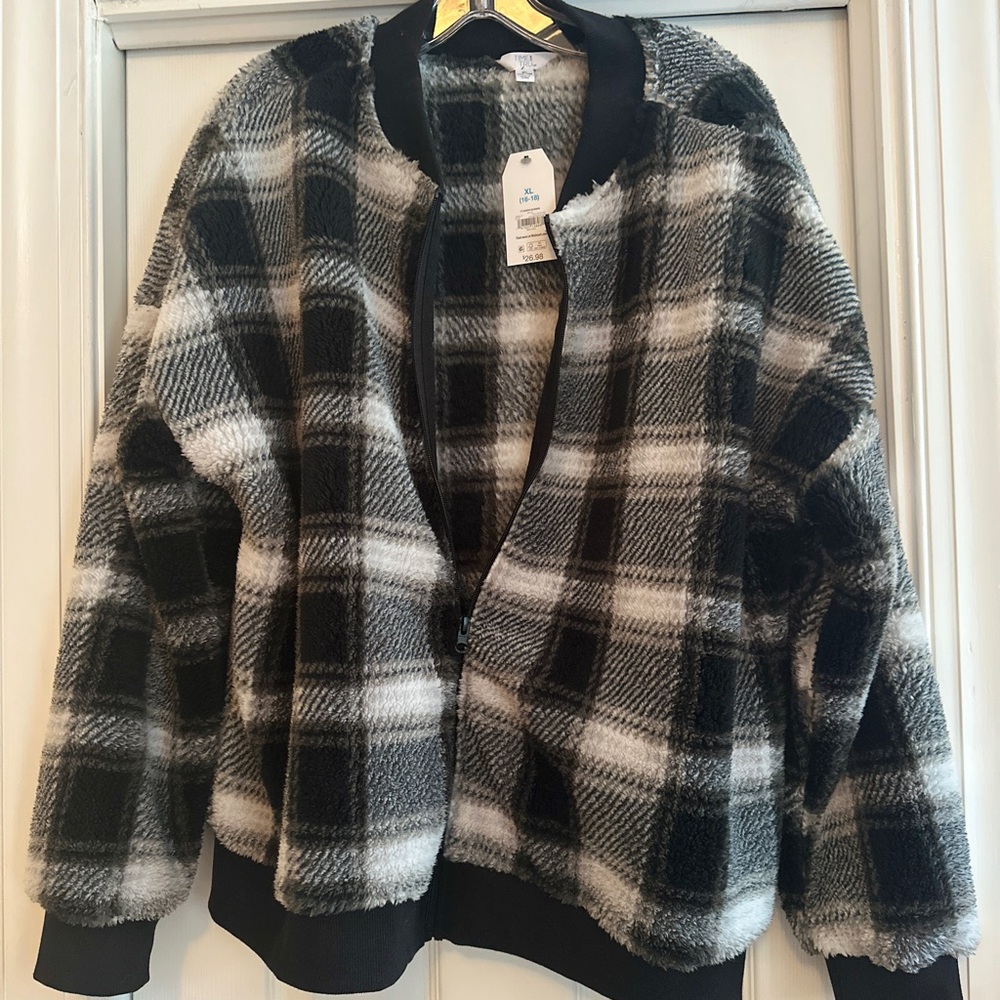 Time and Tru Black and White Plaid Fleece Jacket